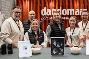 Vi har brug for din hjælp,   —