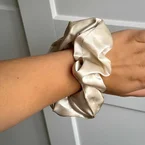 SILKE SCRUNCHIE XL - BEIGE